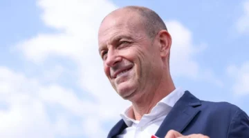 توروب يختار بين ياسر إبراهيم وبيكهام لمباراة الأهلي ضد سموحة